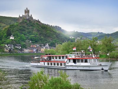 MS Moselprinz - Hintergrund Panorama Cochem mit Reichsburg