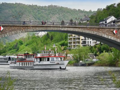 Panorama Cochem Schiffsdurchfahrt unter Brücke